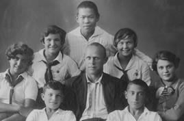 Юные авторы с И.Молчановым-Сибирским. 1934